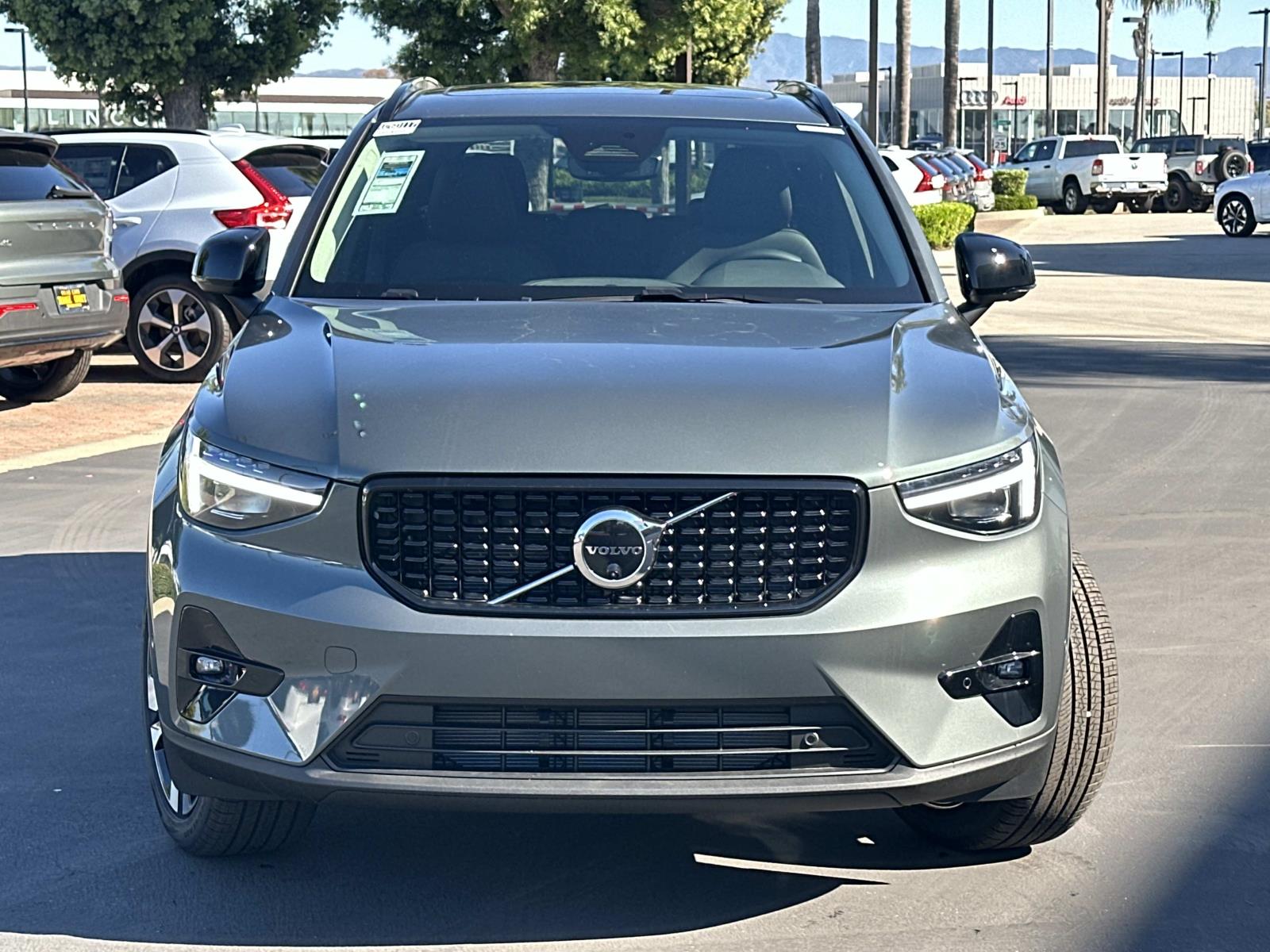 2026 Volvo XC40 AWD photo 2