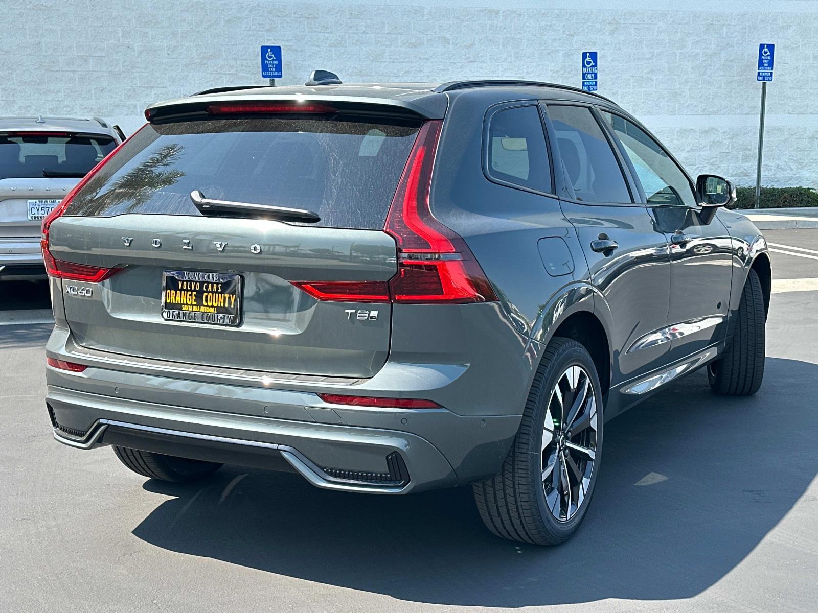 2026 Volvo XC60 Hybrid T8 Plus photo 4