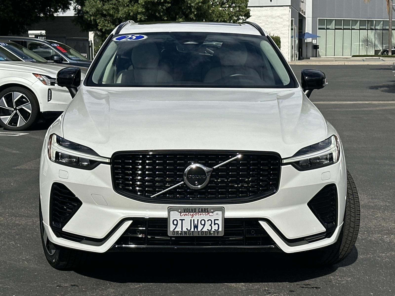 2025 Volvo XC60 Hybrid T8 Plus photo 2