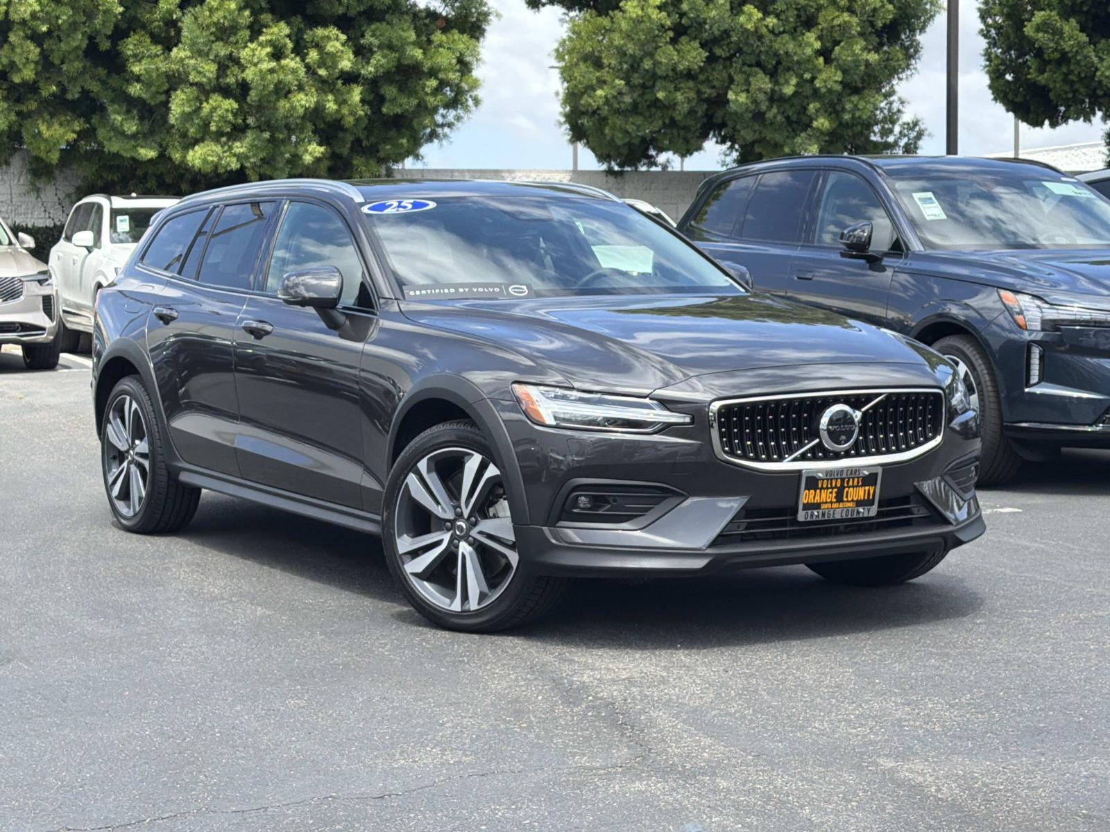 2025 Volvo V60 Cross Country B5 Plus AWD's photo