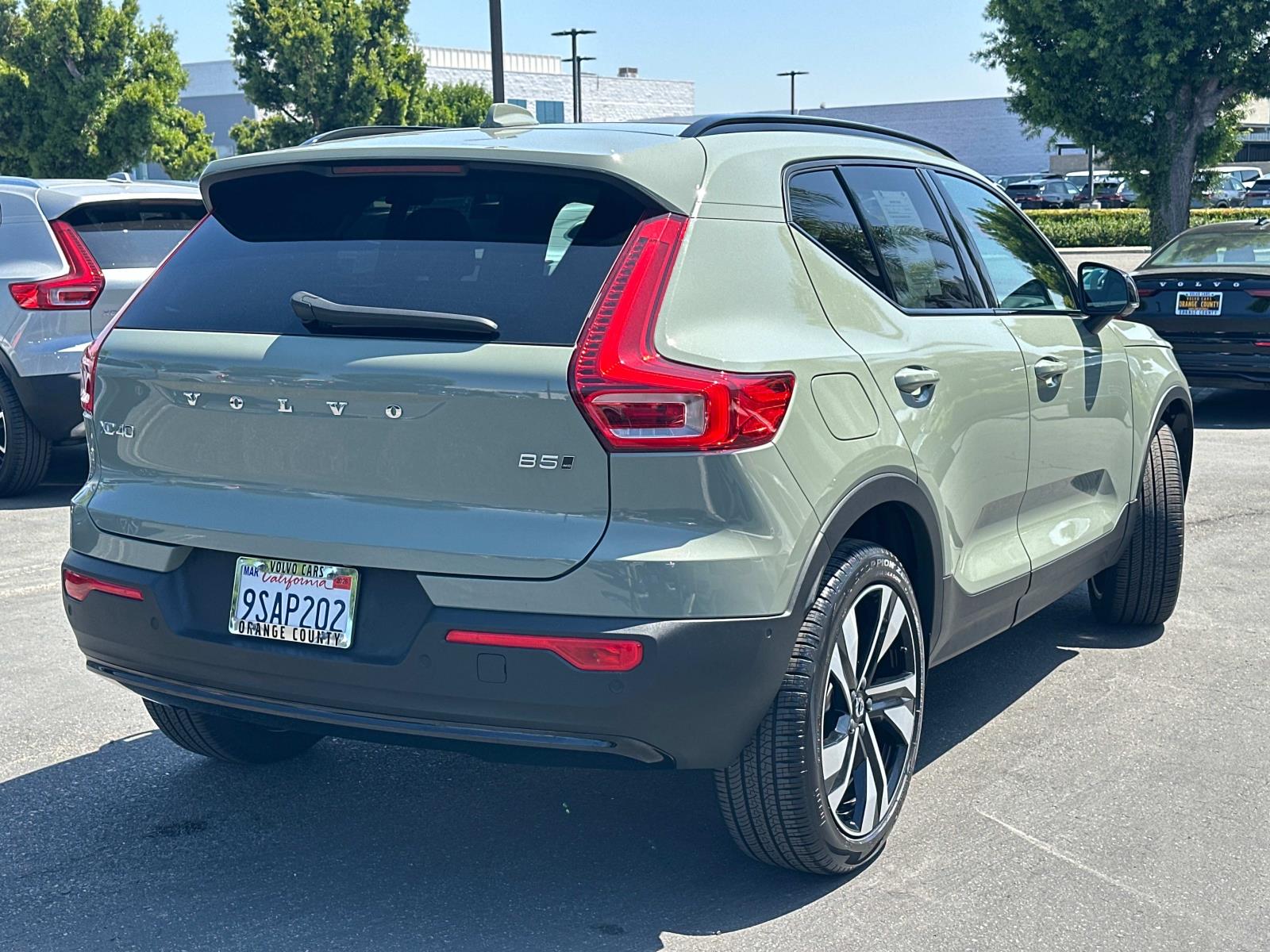 2025 Volvo XC40 AWD Plus photo 3
