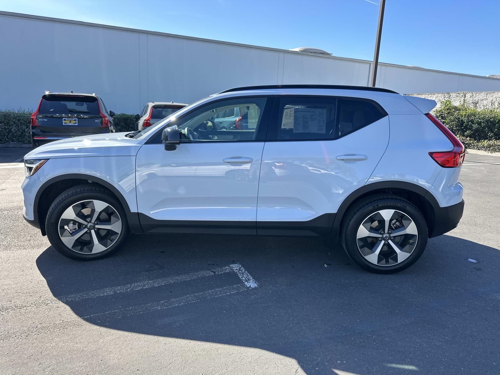 2026 Volvo XC40 Plus - Photo 7