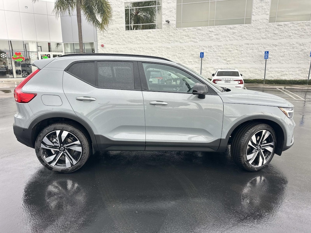 New 2026 Volvo XC40 B4 Plus SUV