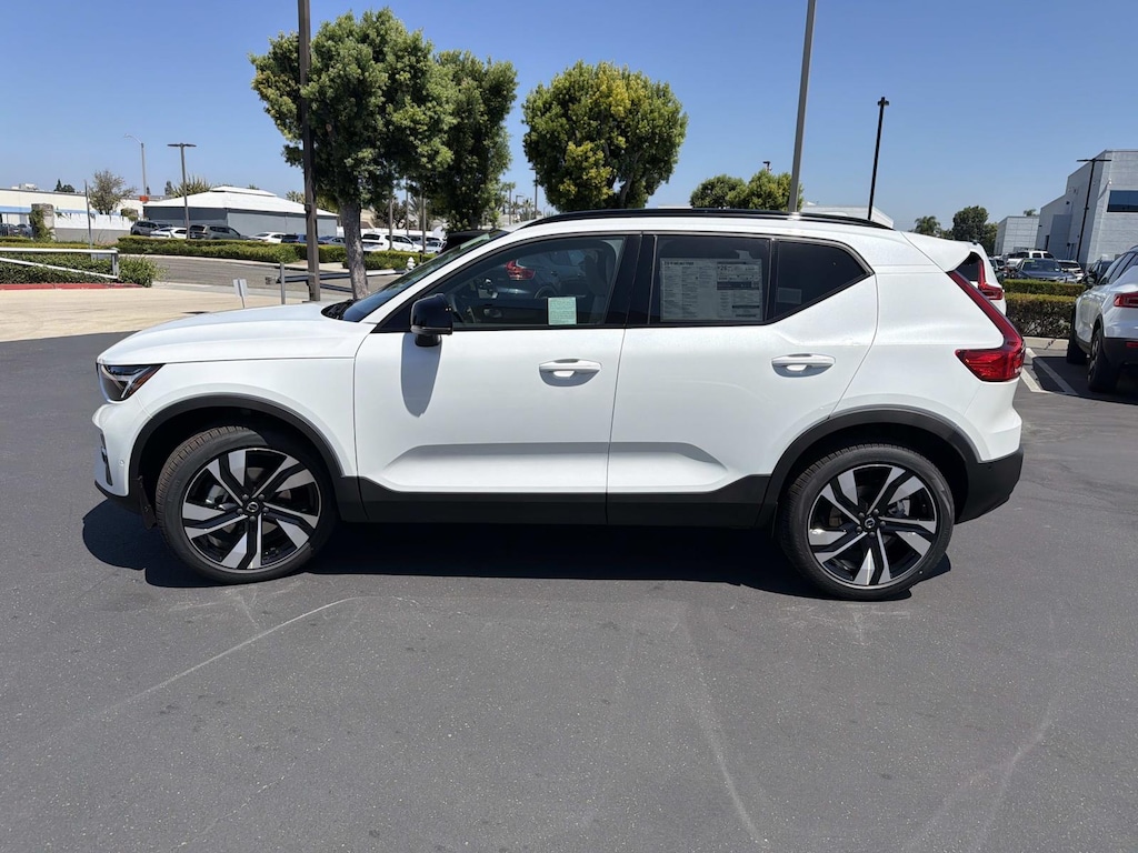 New 2026 Volvo XC40 B5 Plus SUV
