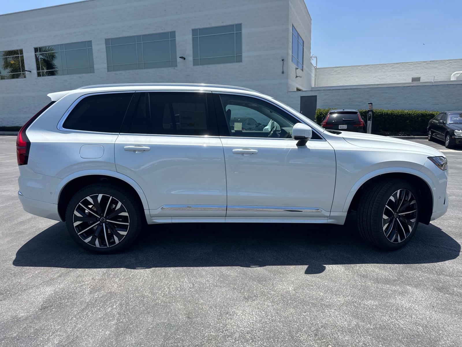 2025 Volvo XC90 Plus photo 3