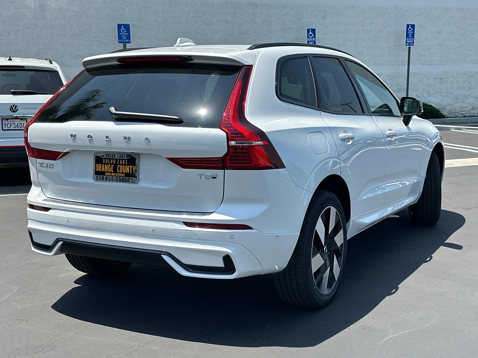 2025 Volvo XC60 Hybrid T8 Plus photo 4