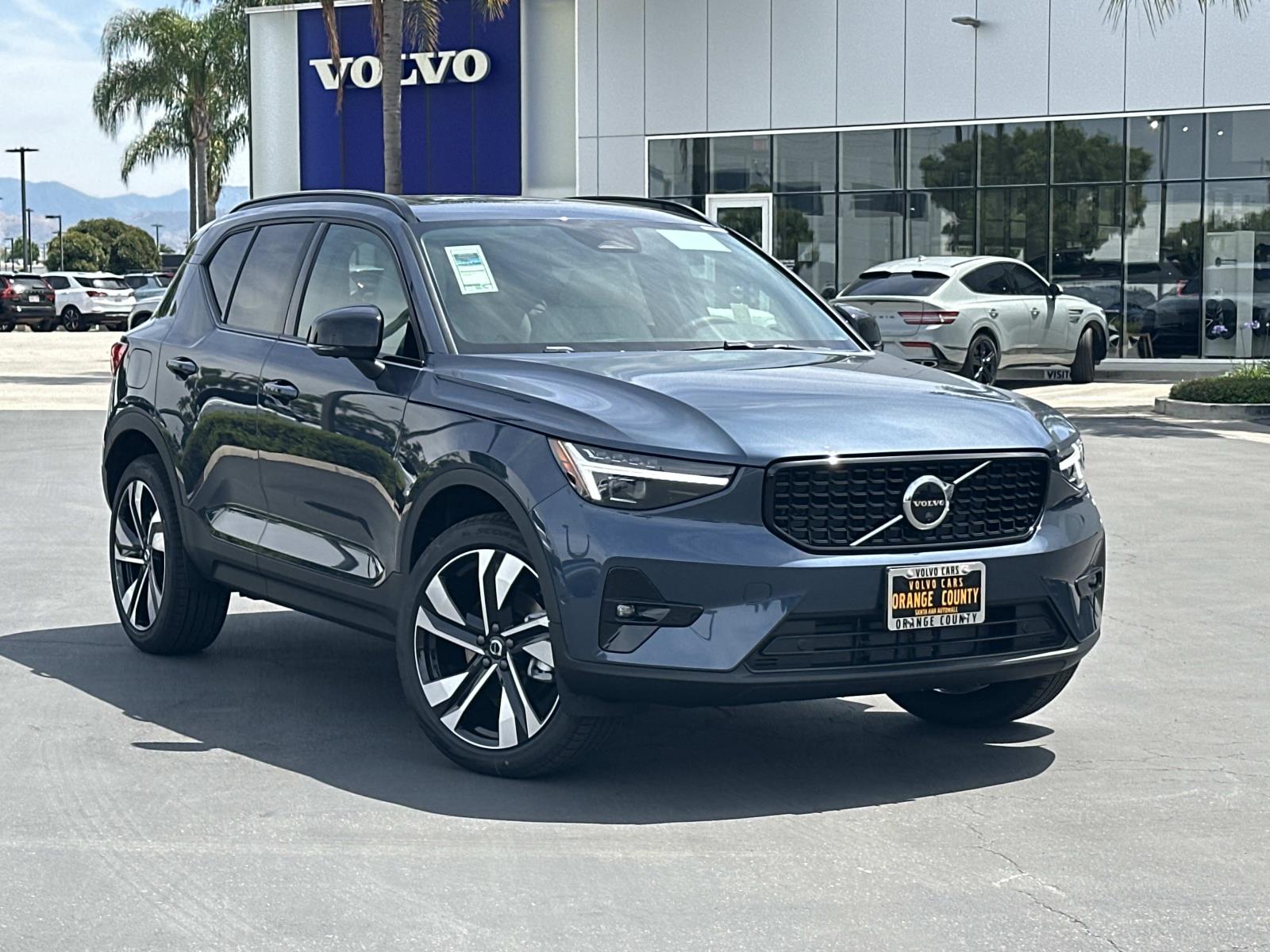 2026 Volvo XC40 B5 Ultra Dark AWD's photo