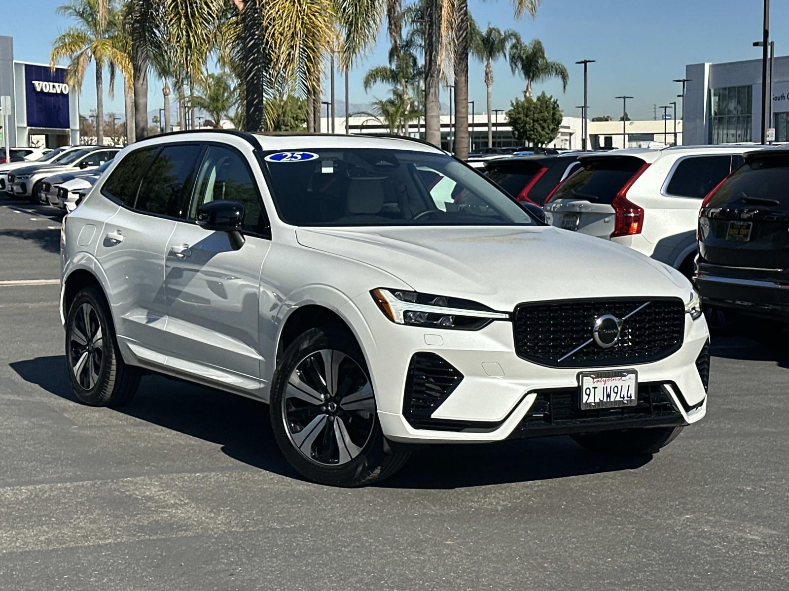 2025 Volvo XC60 Core's photo