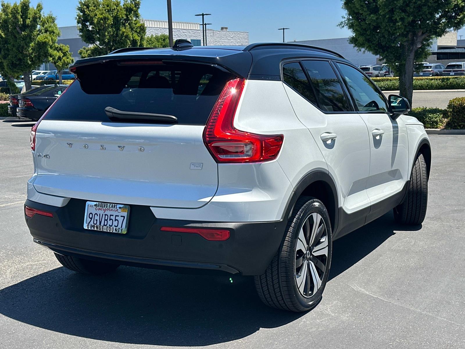 2023 Volvo XC40 Recharge Twin Plus photo 4