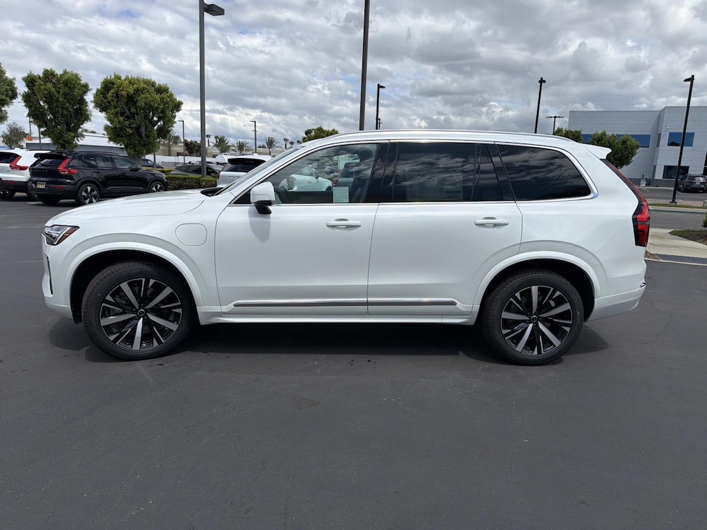 New 2026 Volvo XC90 plug-in hybrid T8 Core SUV