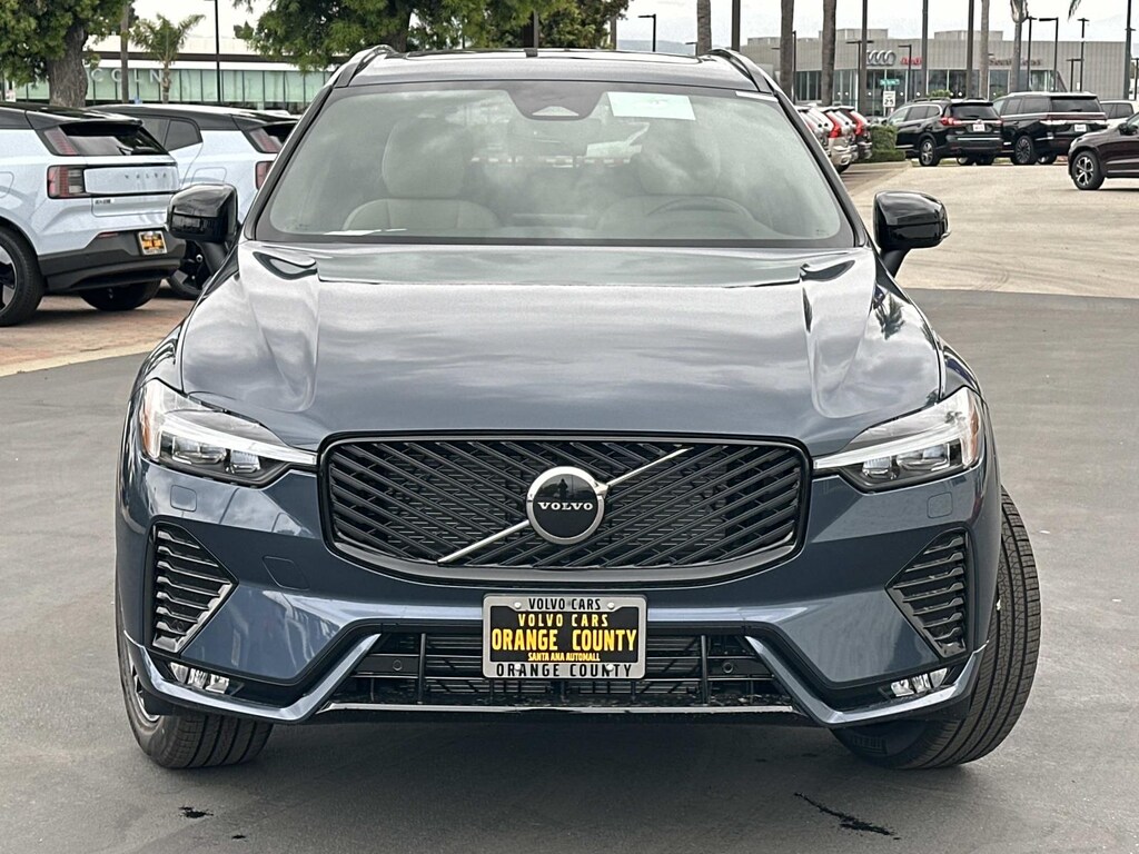 New 2026 Volvo XC60 B5 Core SUV