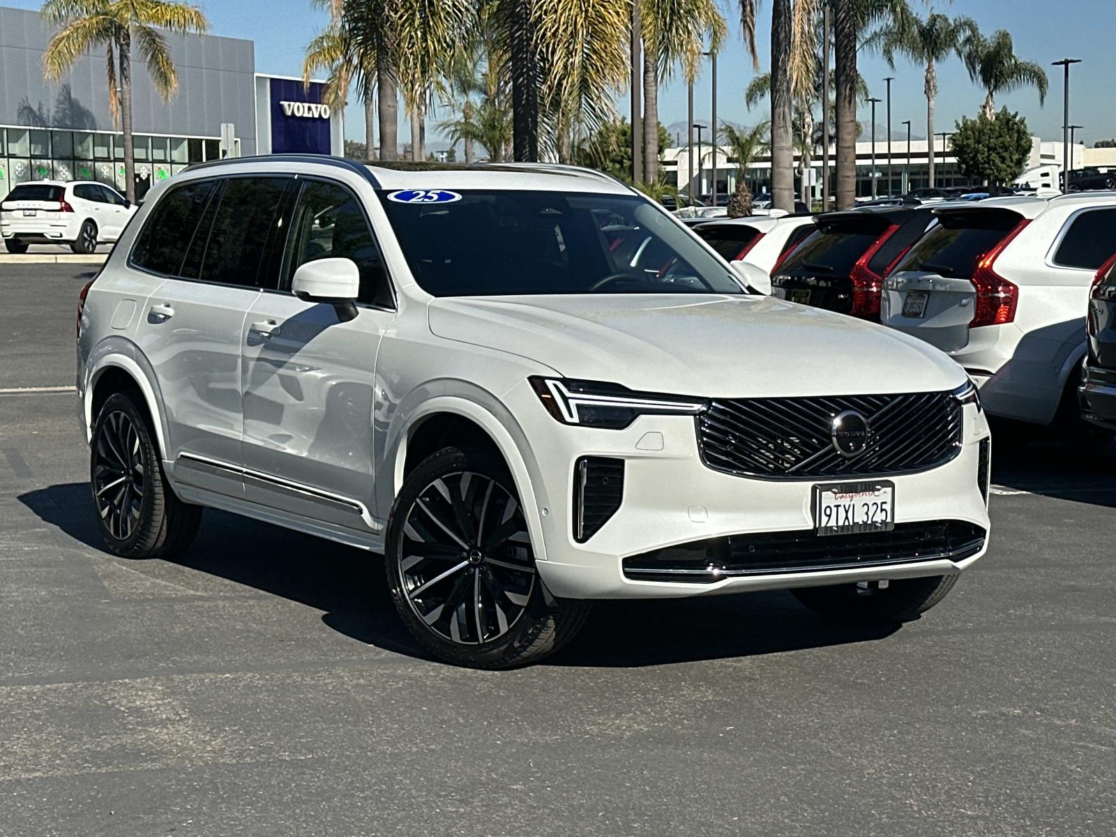 2025 Volvo XC90 Plus's photo