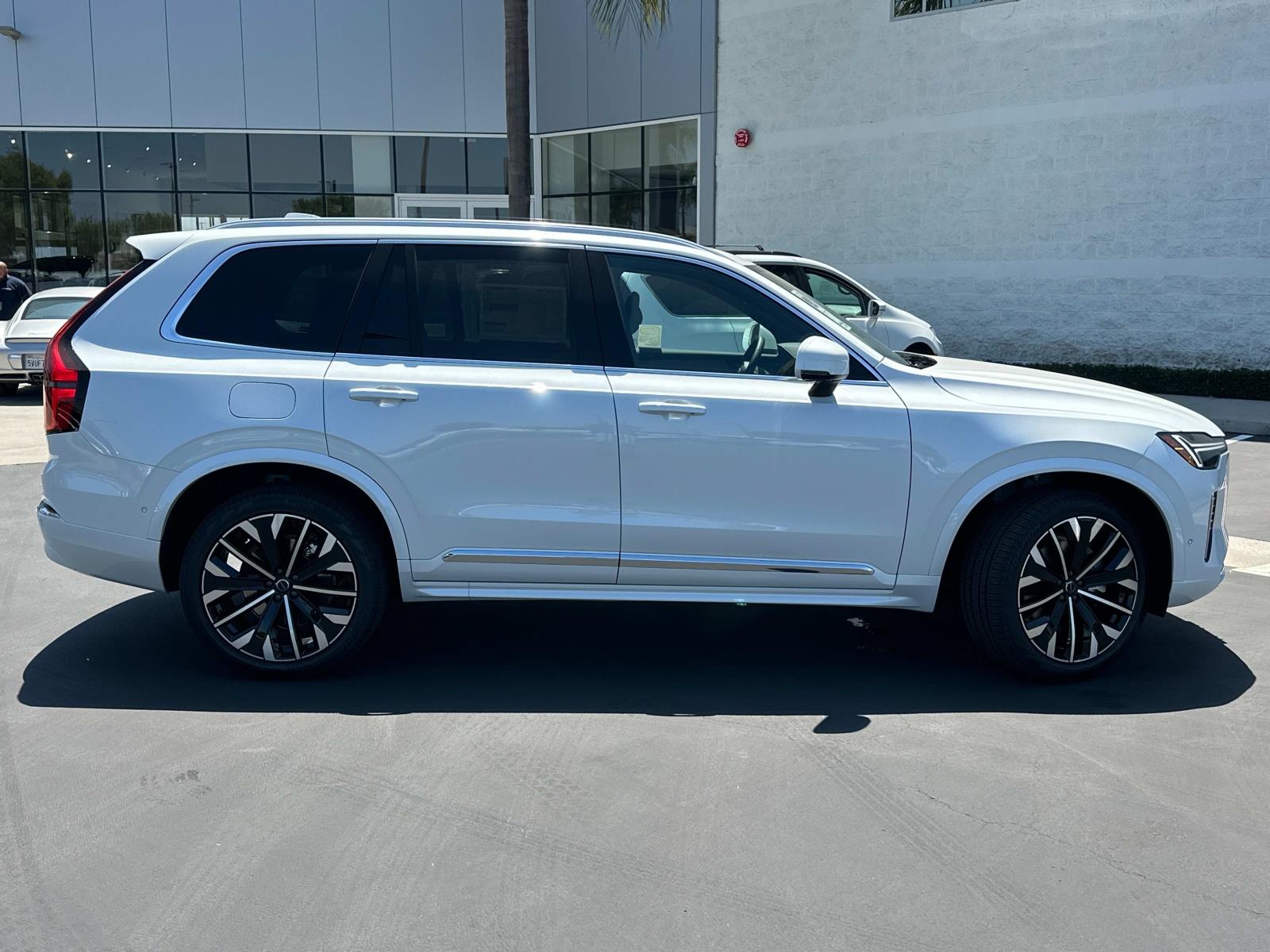 2026 Volvo XC90 Plus photo 3