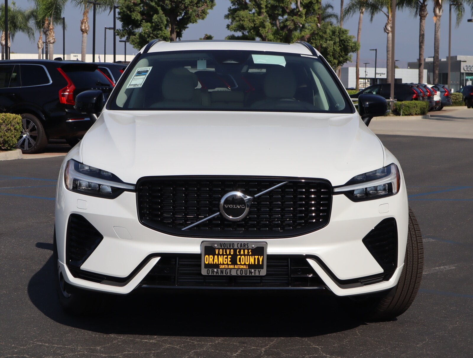 2025 Volvo XC60 Hybrid T8 Core photo 2