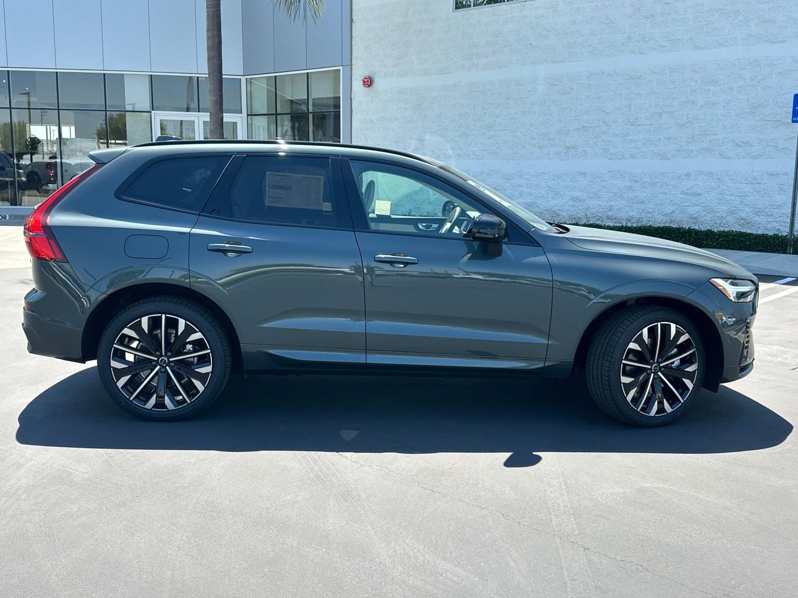 2026 Volvo XC60 Hybrid T8 photo 3
