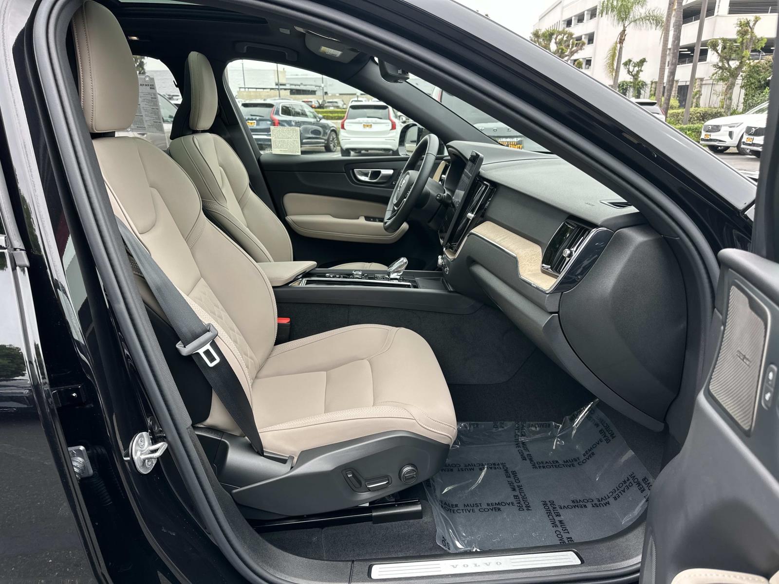 2026 Volvo XC60 Plus - Photo 24