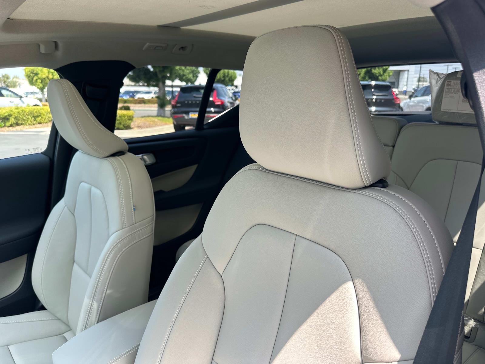 2026 Volvo XC40 Plus - Photo 15