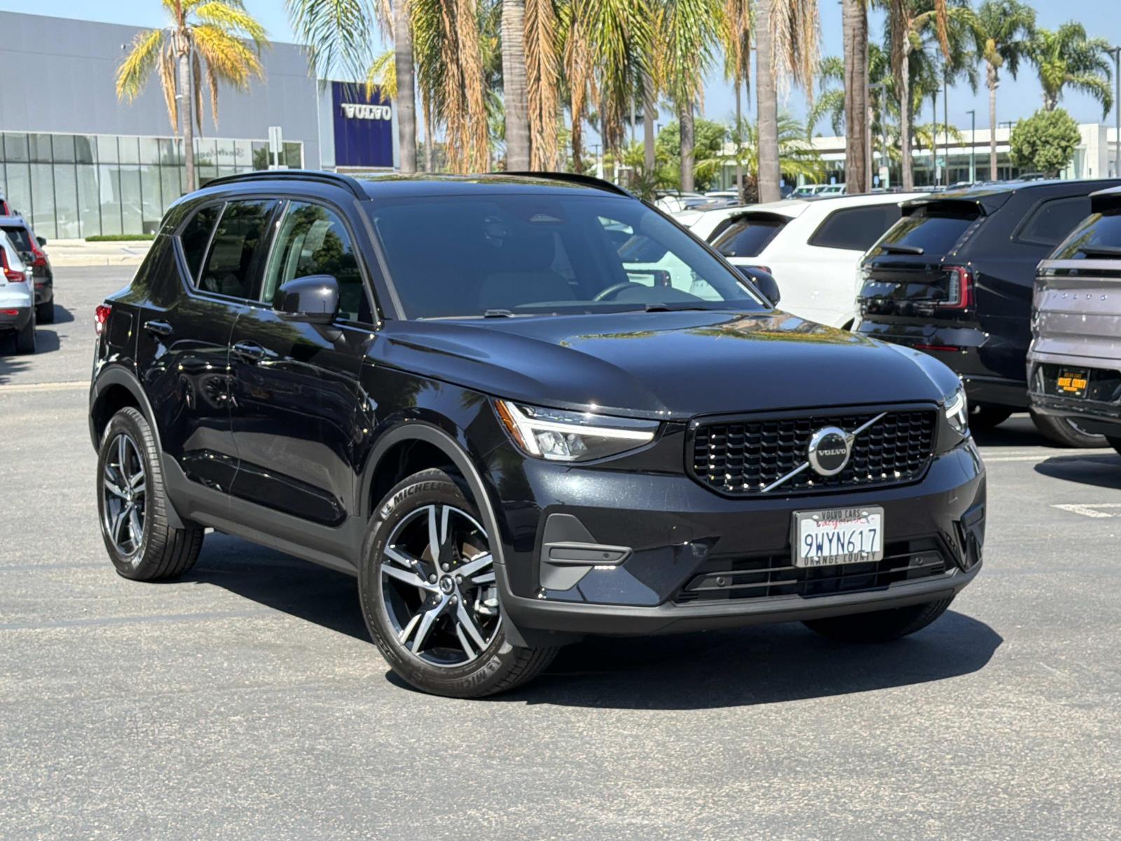 2026 Volvo XC40 B5 Core SUV