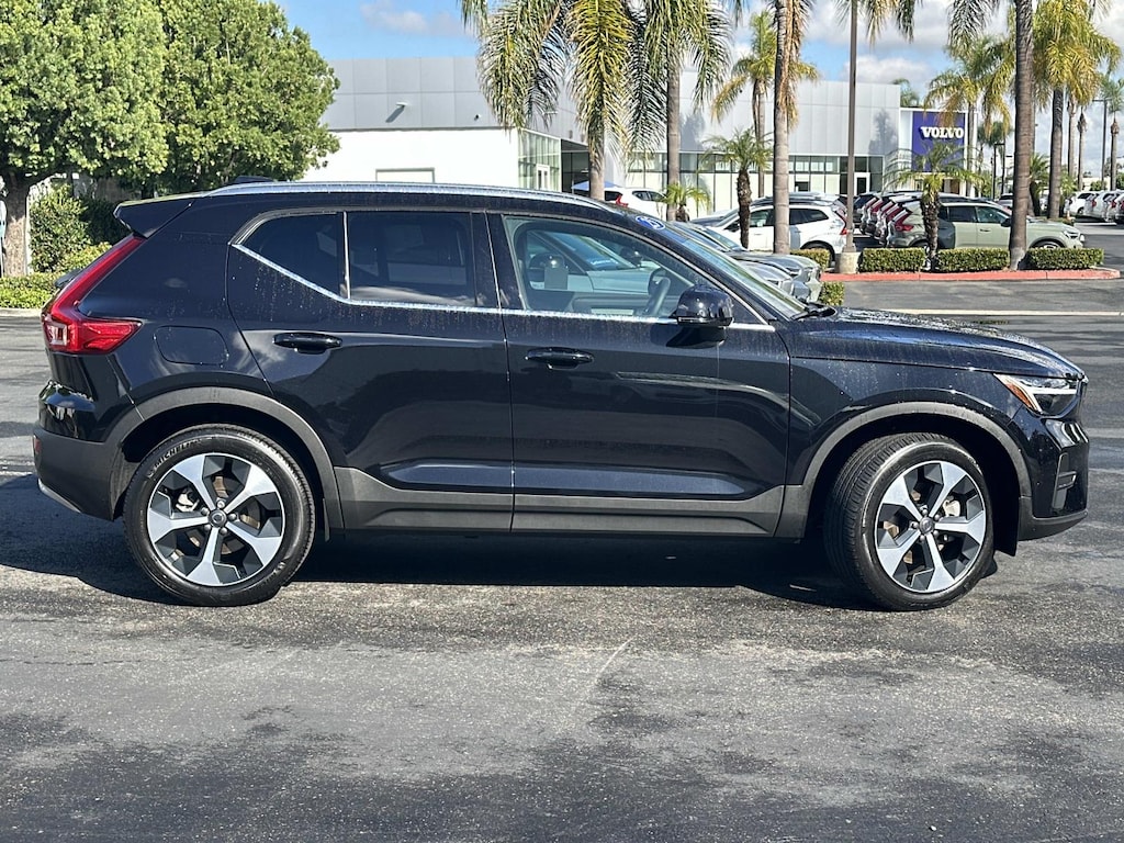 Certified 2025 Volvo XC40 B5 AWD Core Bright Theme Sport Utility