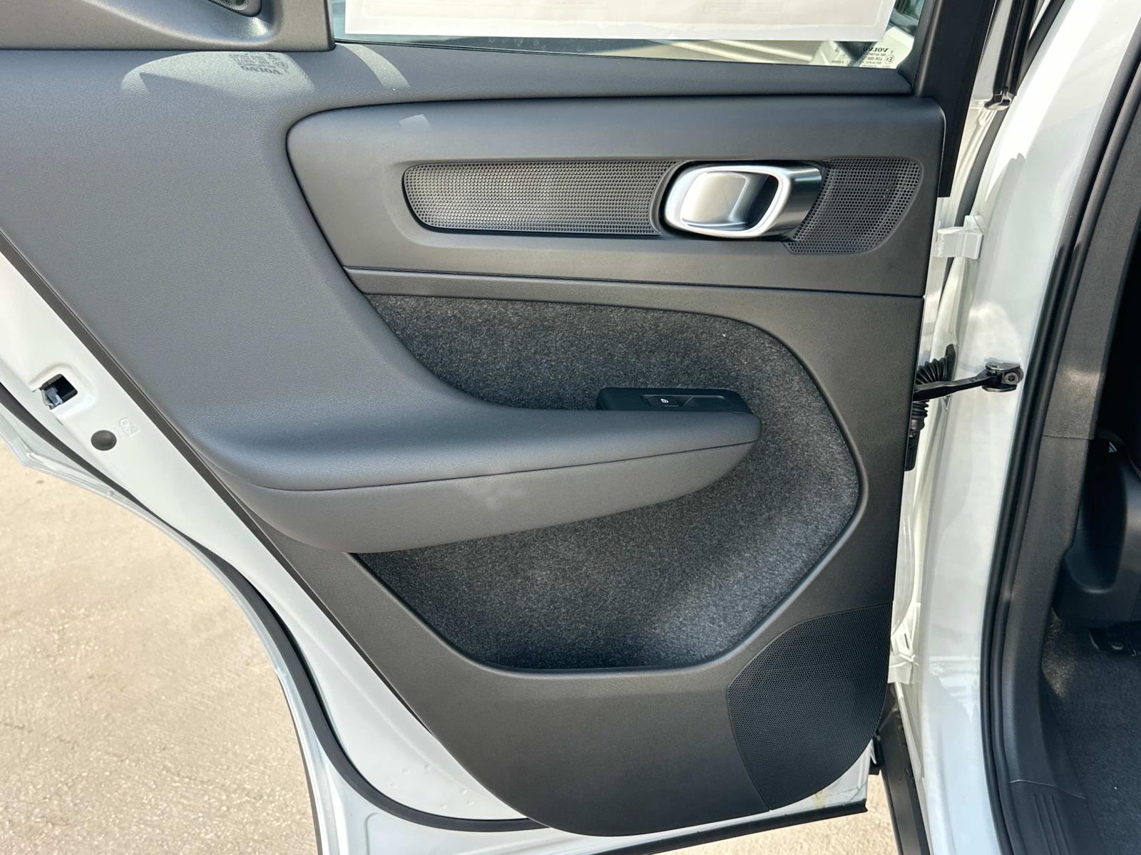 2026 Volvo XC40 Ultra - Photo 16