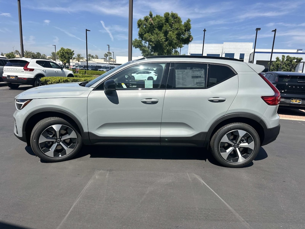 New 2026 Volvo XC40 B5 Plus SUV