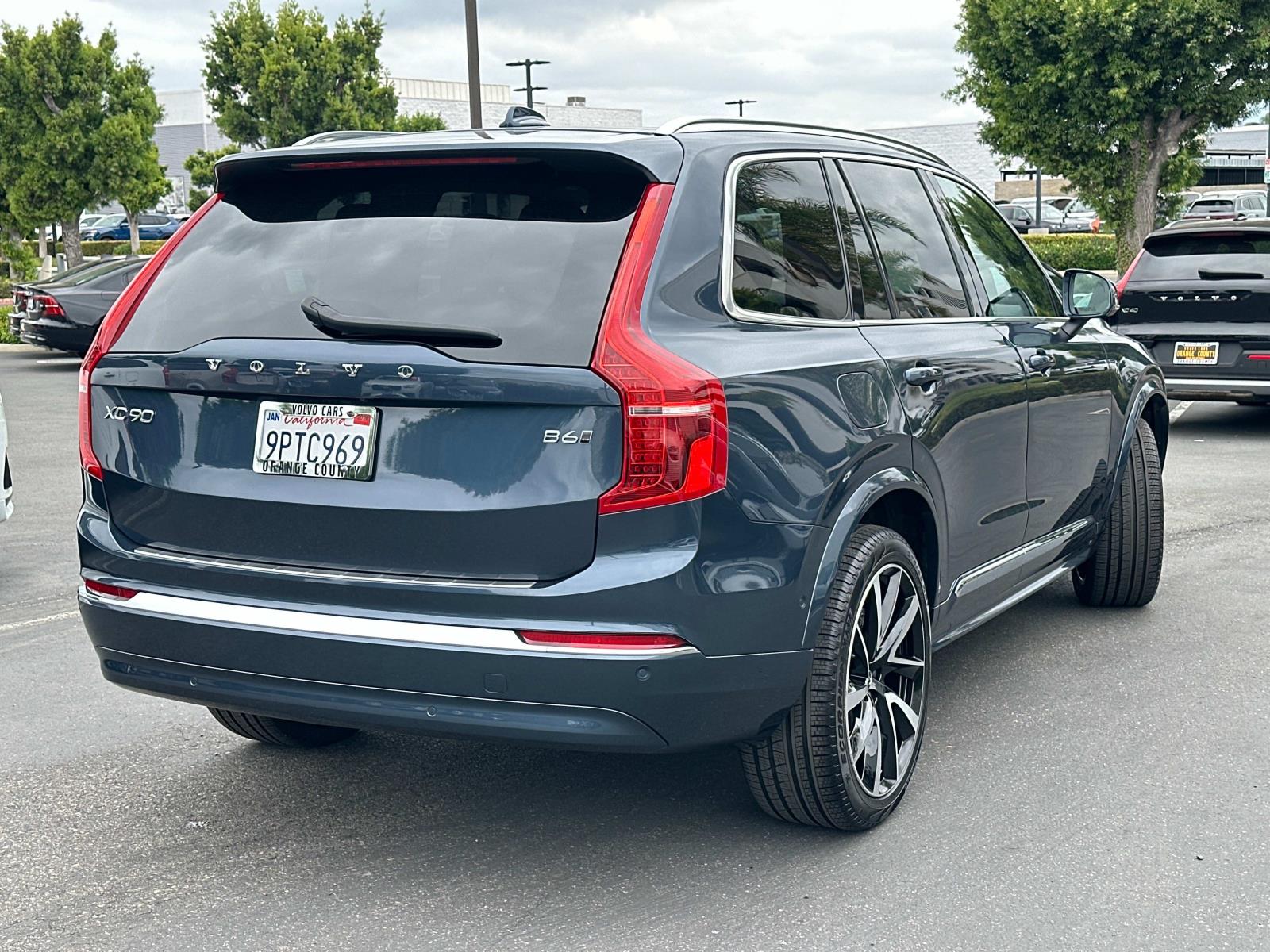 2025 Volvo XC90 AWD Plus photo 2
