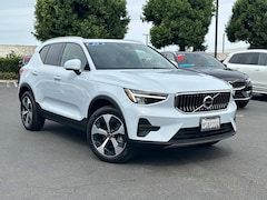 2025 Volvo XC40 B5 AWD Core Bright Theme Sport Utility