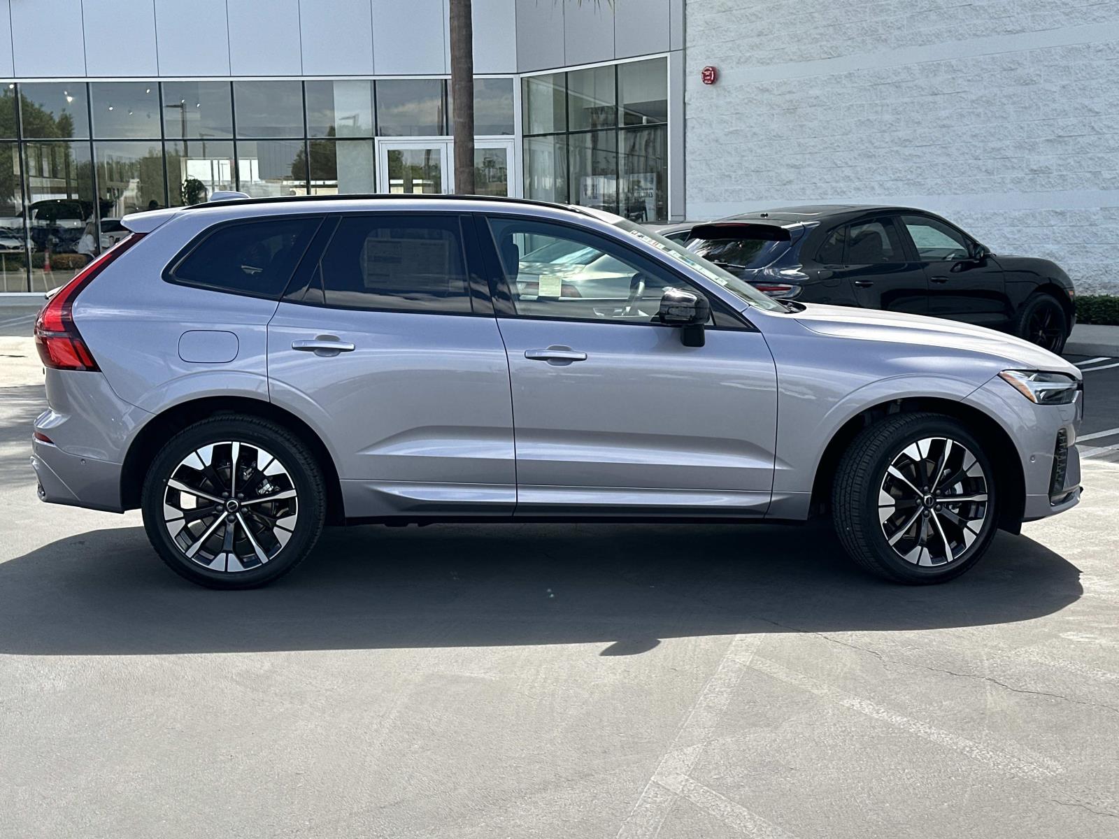 2026 Volvo XC60 B5 Plus photo 3
