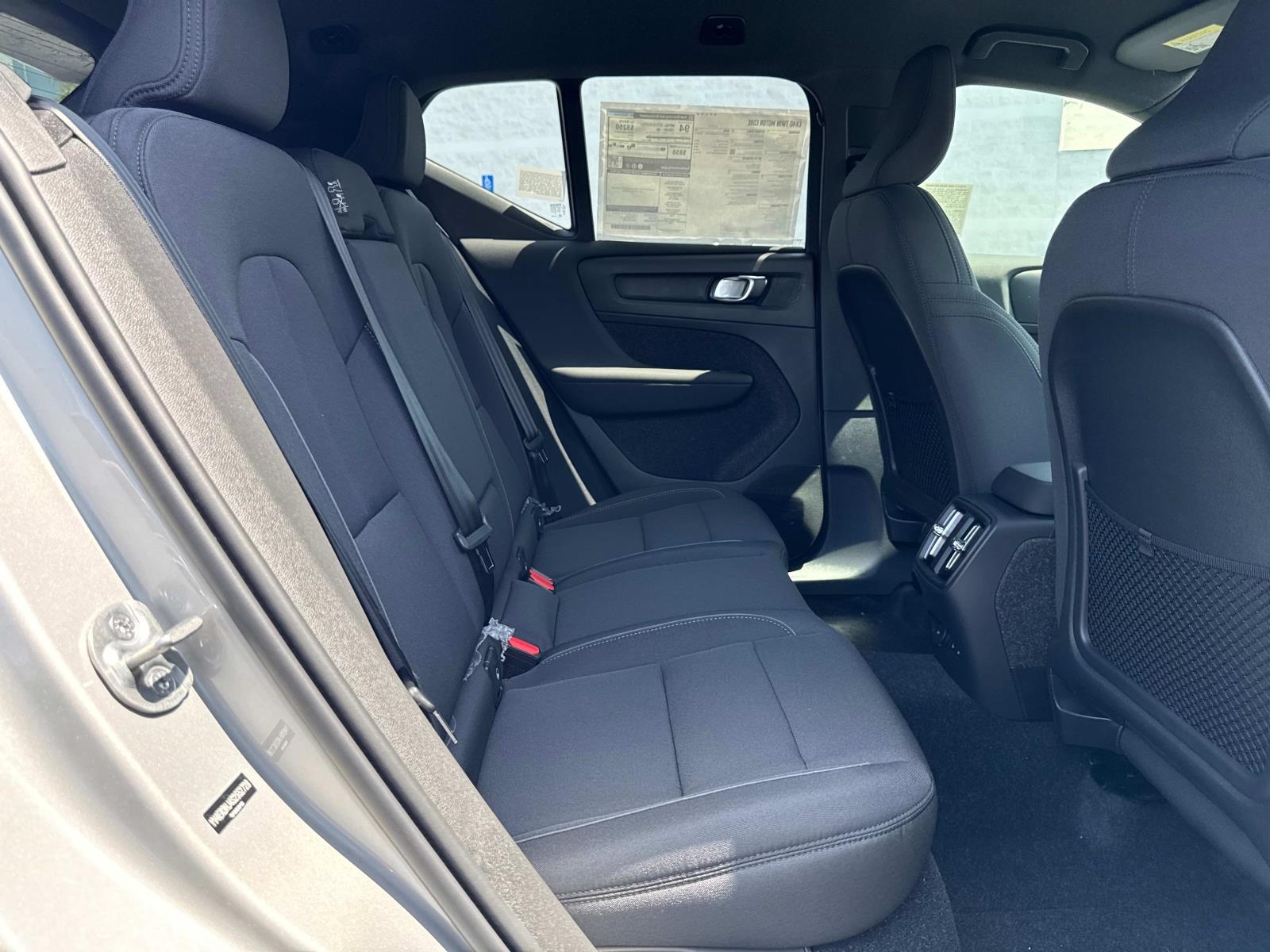 2025 Volvo EX40 Core - Photo 17