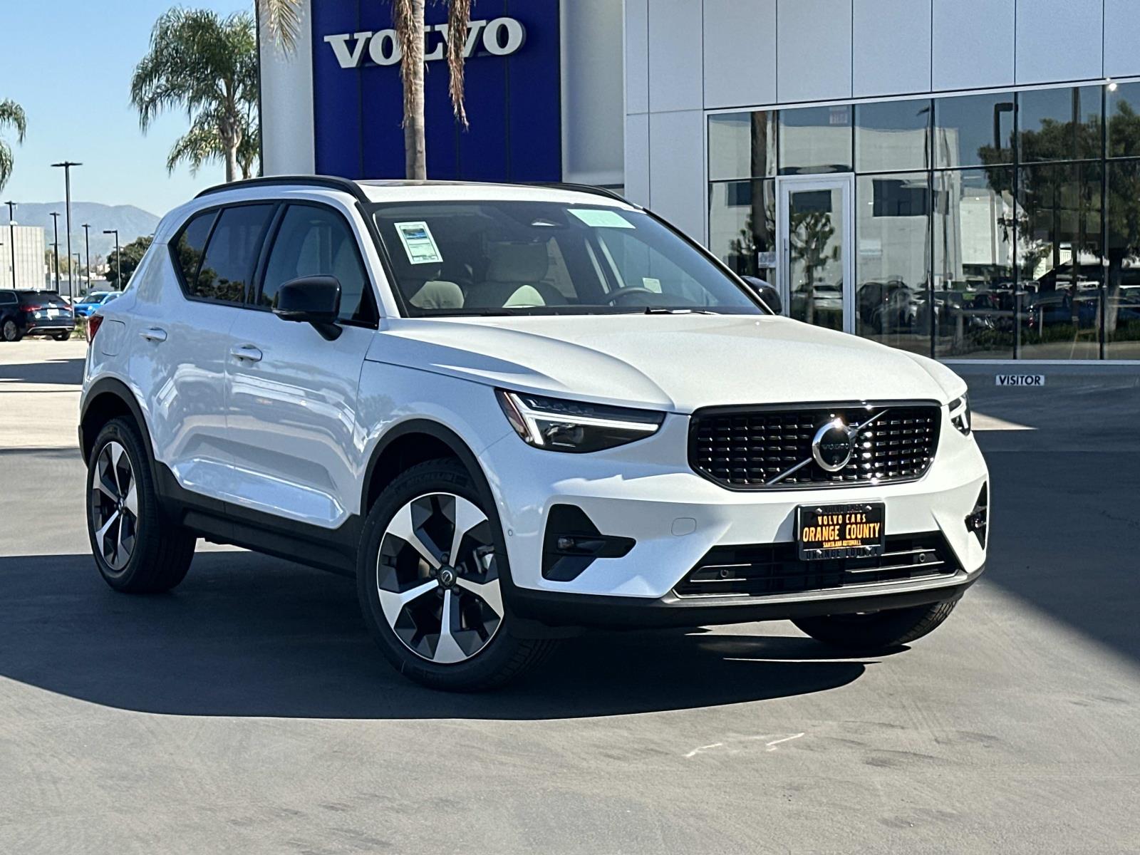2026 Volvo XC40 B5 Plus Dark AWD's photo