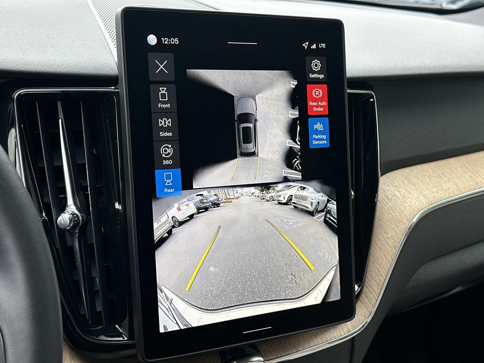 2026 Volvo XC60 Plus - Photo 12