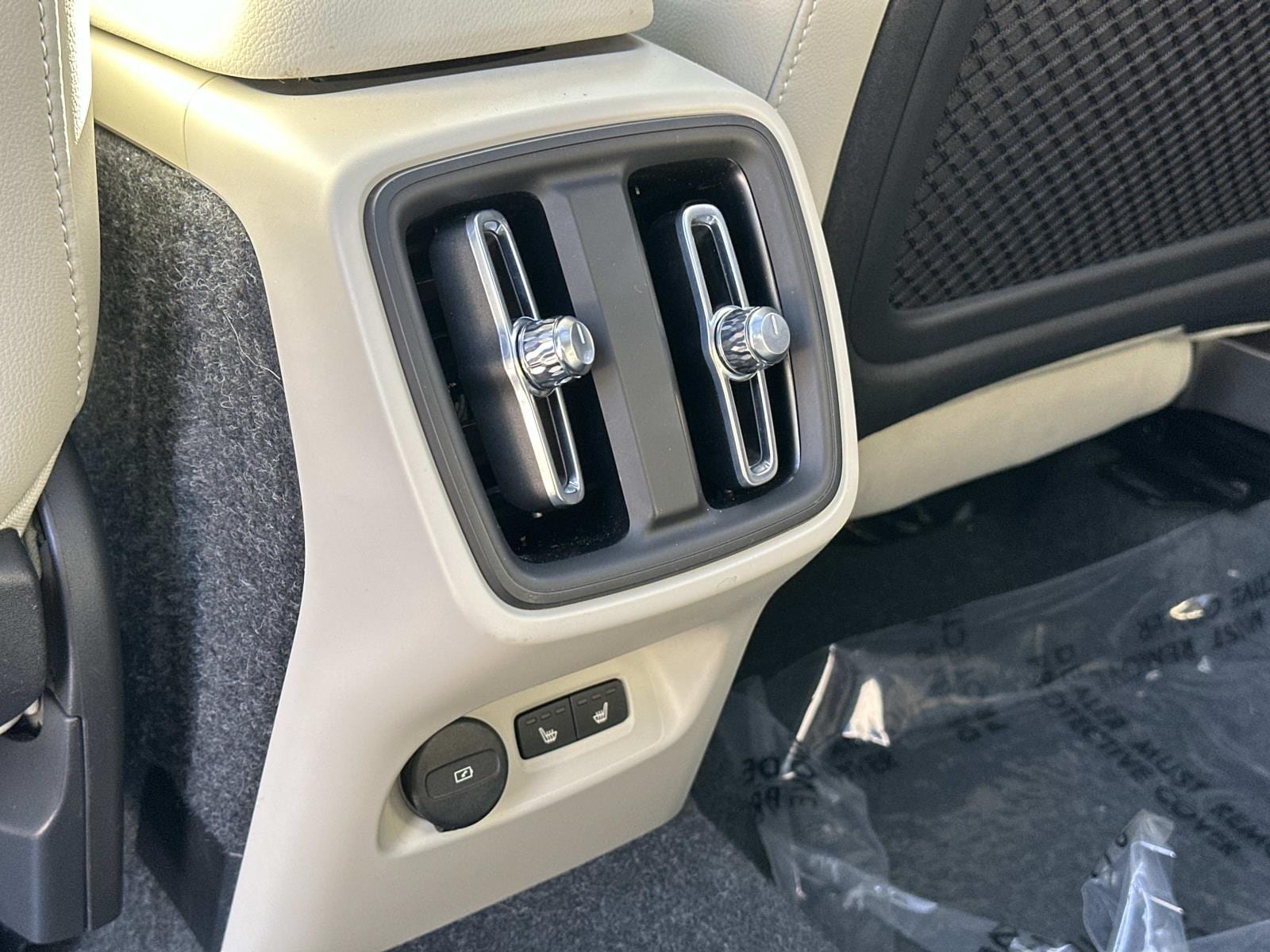 2026 Volvo XC40 Plus - Photo 22
