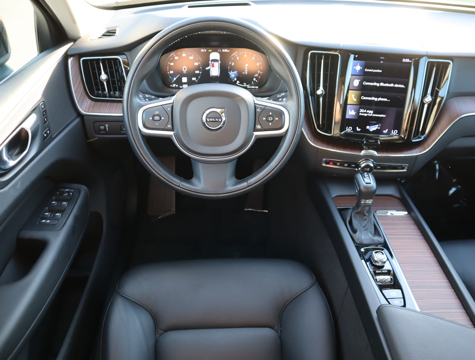 Certified 2021 Volvo XC60 Momentum with VIN YV4102DK6M1822083 for sale in Santa Ana, CA