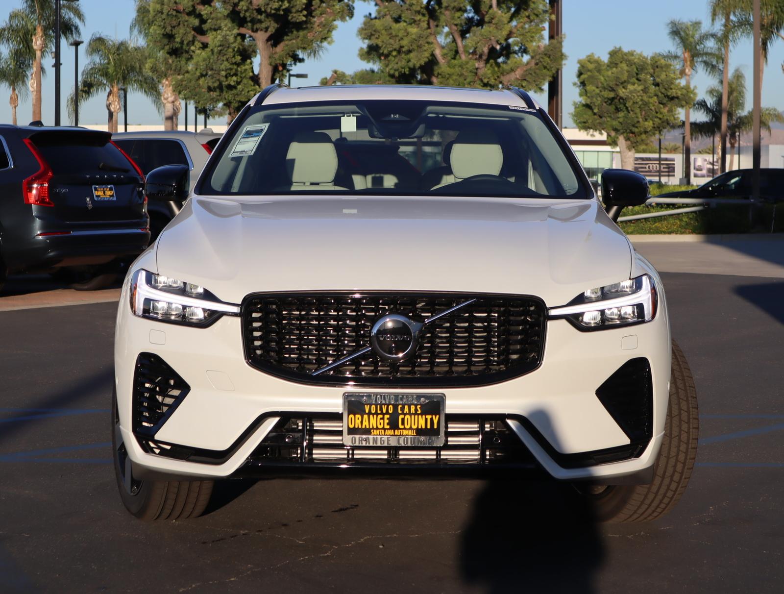 2025 Volvo XC60 Hybrid T8 Plus photo 2