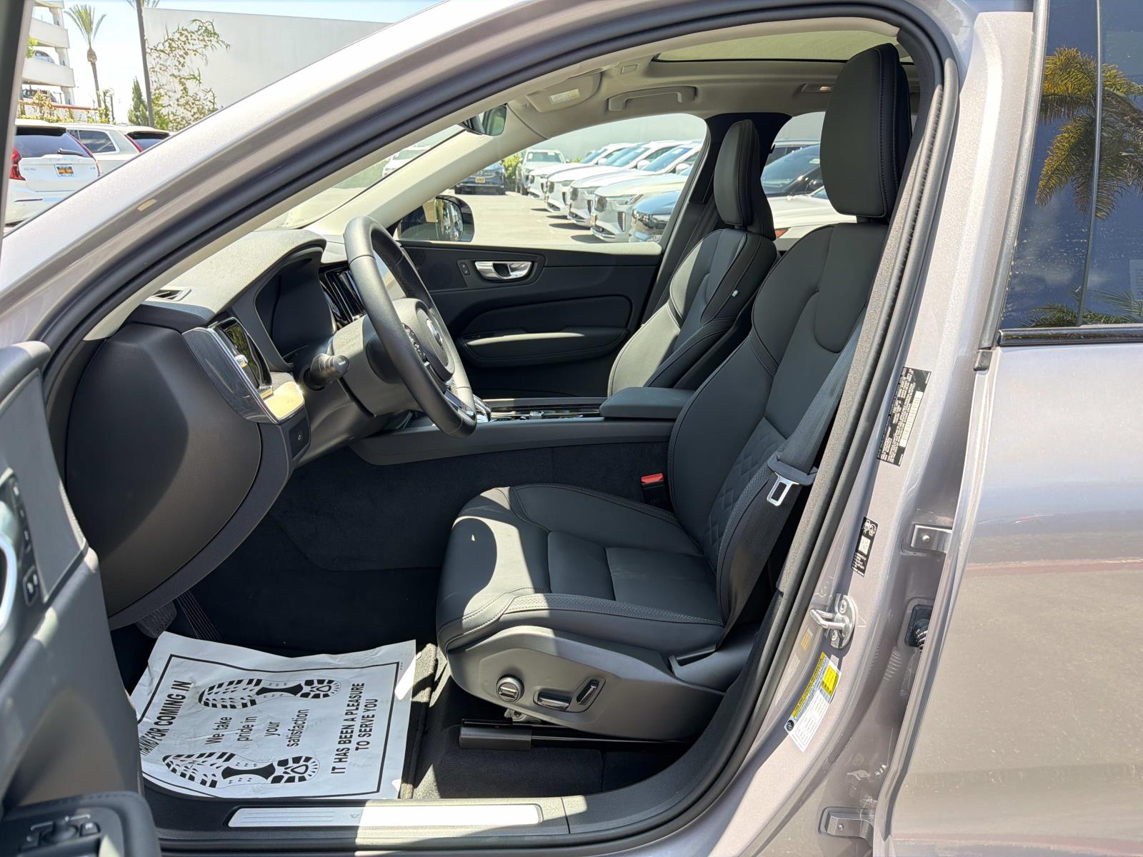 2026 Volvo XC60 Plus - Photo 17
