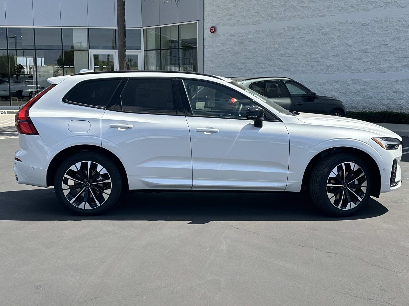 2026 Volvo XC60 B5 Plus photo 3