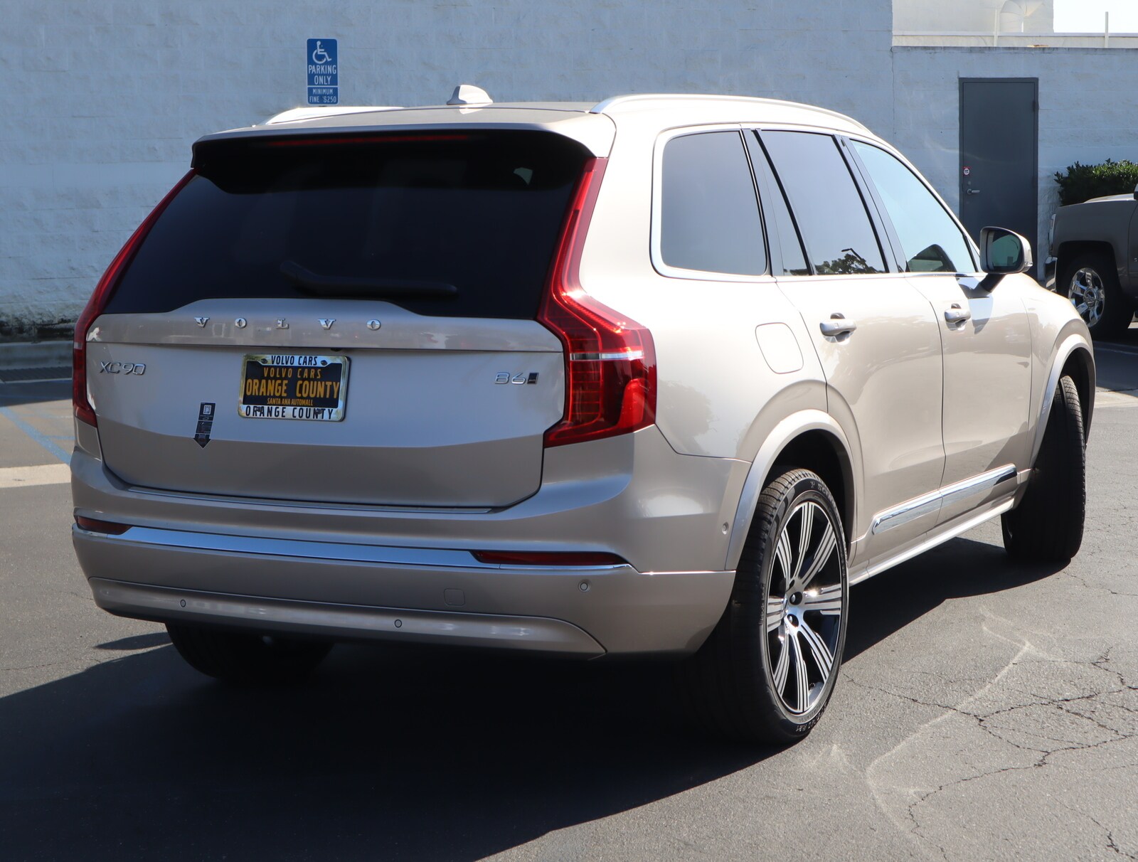 2025 Volvo XC90 photo 3