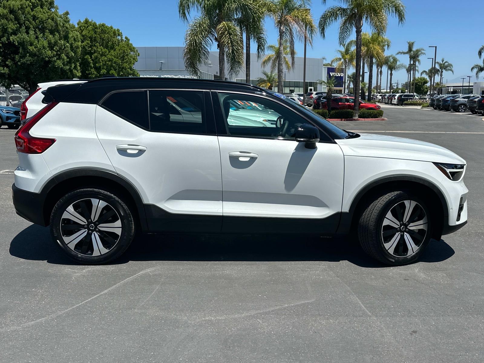 2023 Volvo XC40 Recharge Twin Plus photo 3