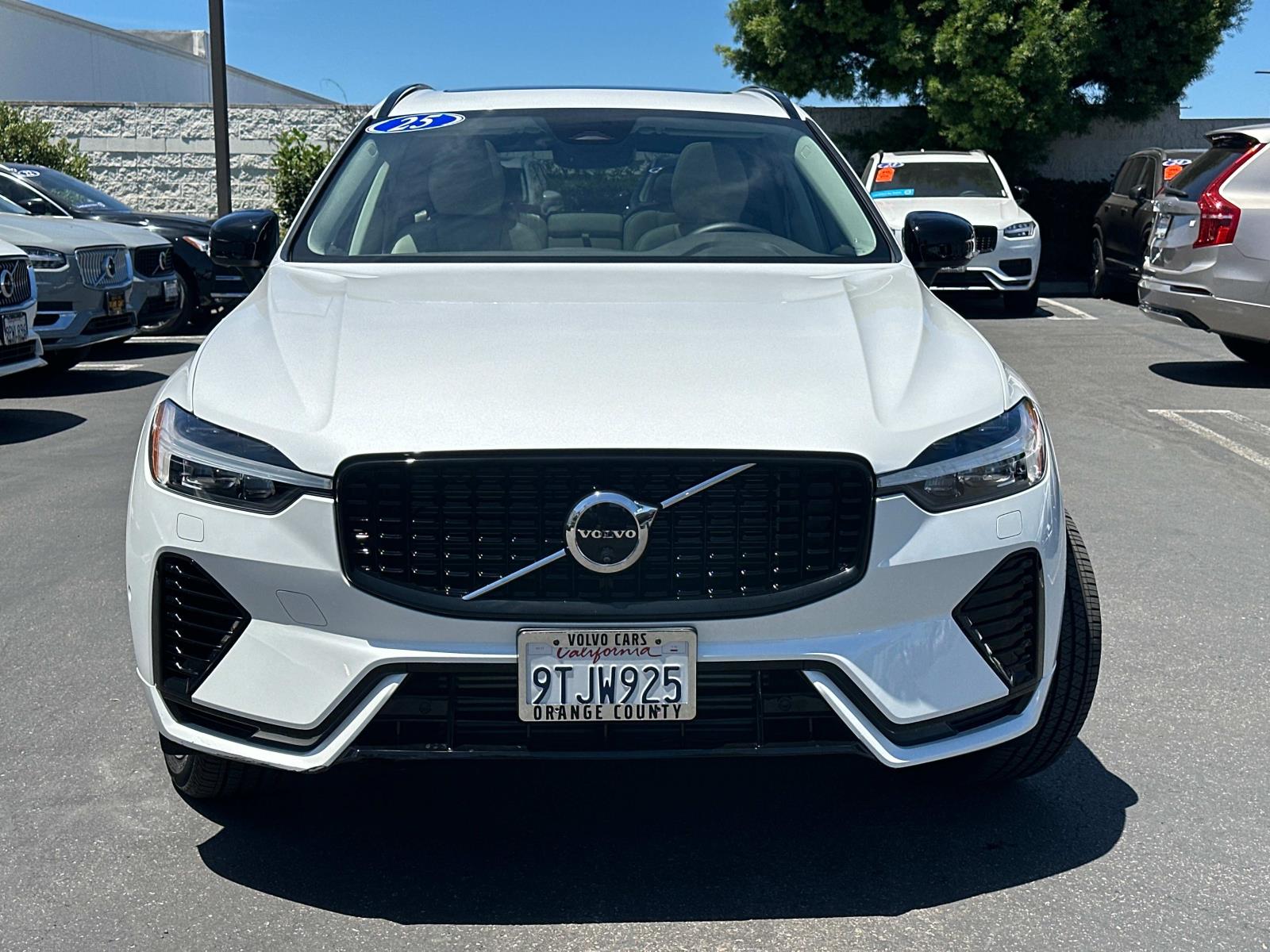 2025 Volvo XC60 Hybrid T8 Plus photo 2