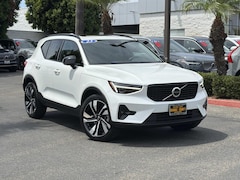 2023 Volvo XC40 B5 AWD Ultimate Dark Theme Sport Utility
