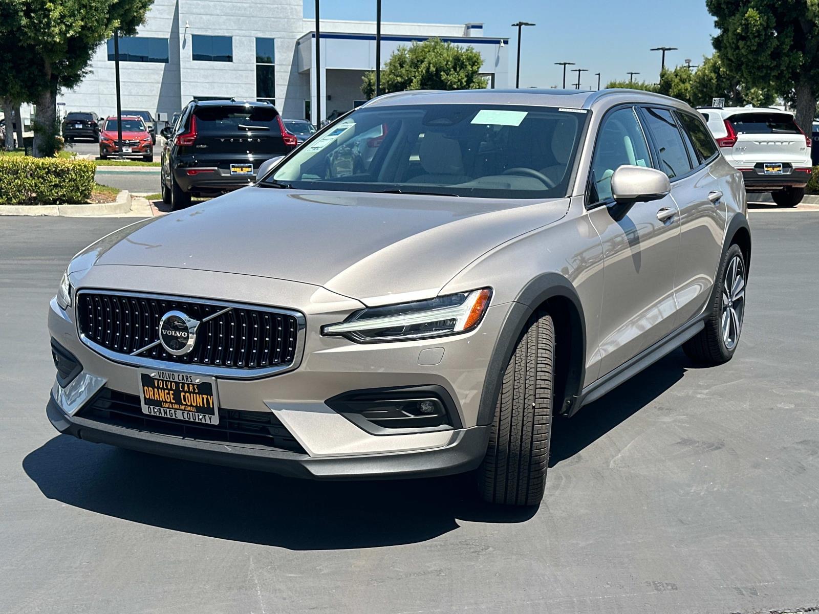 2026 Volvo V60 Cross Country Plus - Photo 6