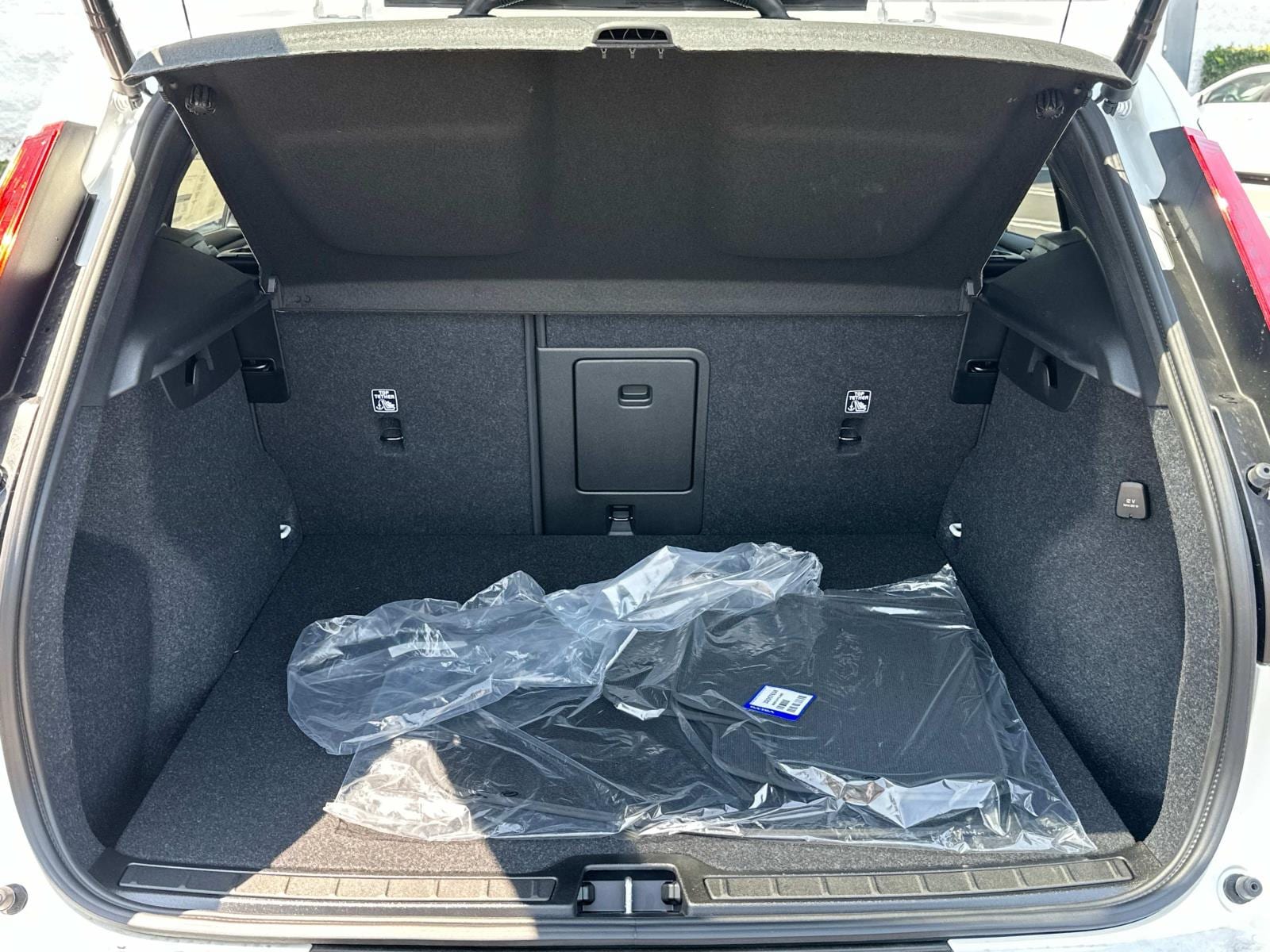 2026 Volvo XC40 Ultra - Photo 18