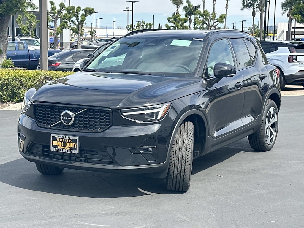 New 2026 Volvo XC40 B5 Plus SUV