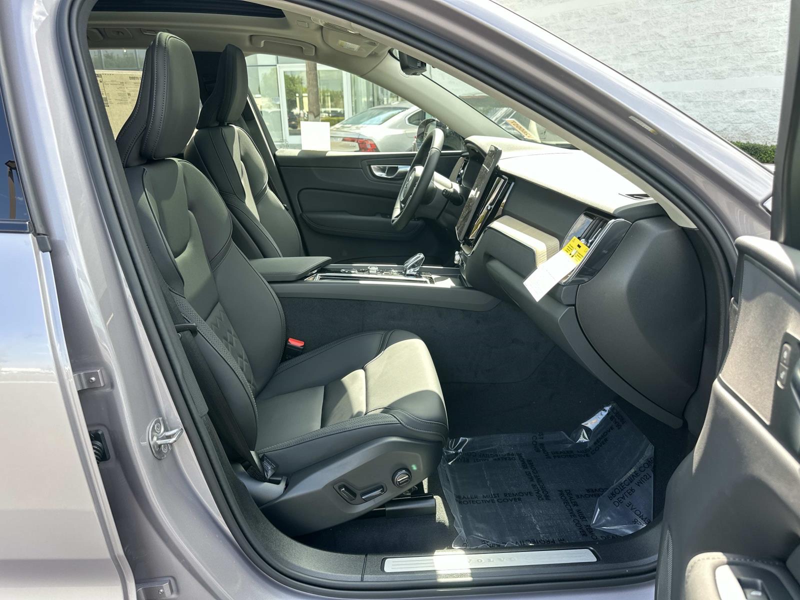 2026 Volvo XC60 Plus - Photo 20