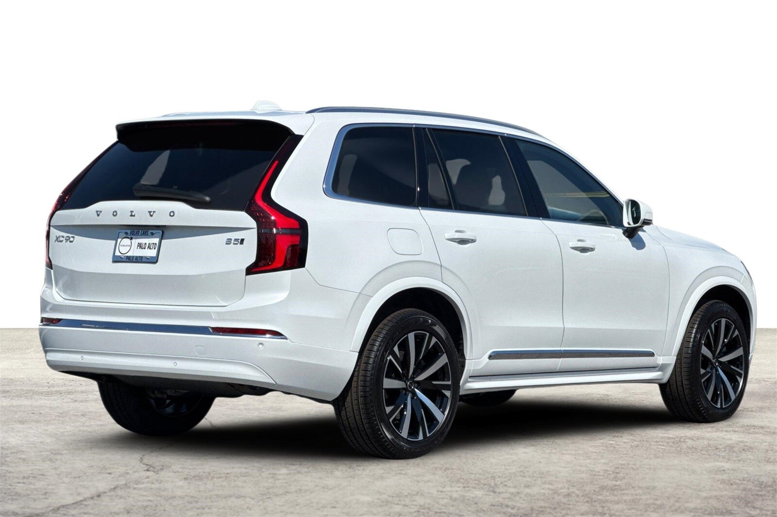 2026 Volvo XC90 B5 Core photo 2