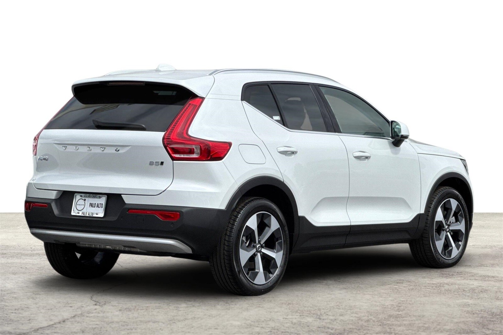 2025 Volvo XC40 Core photo 2