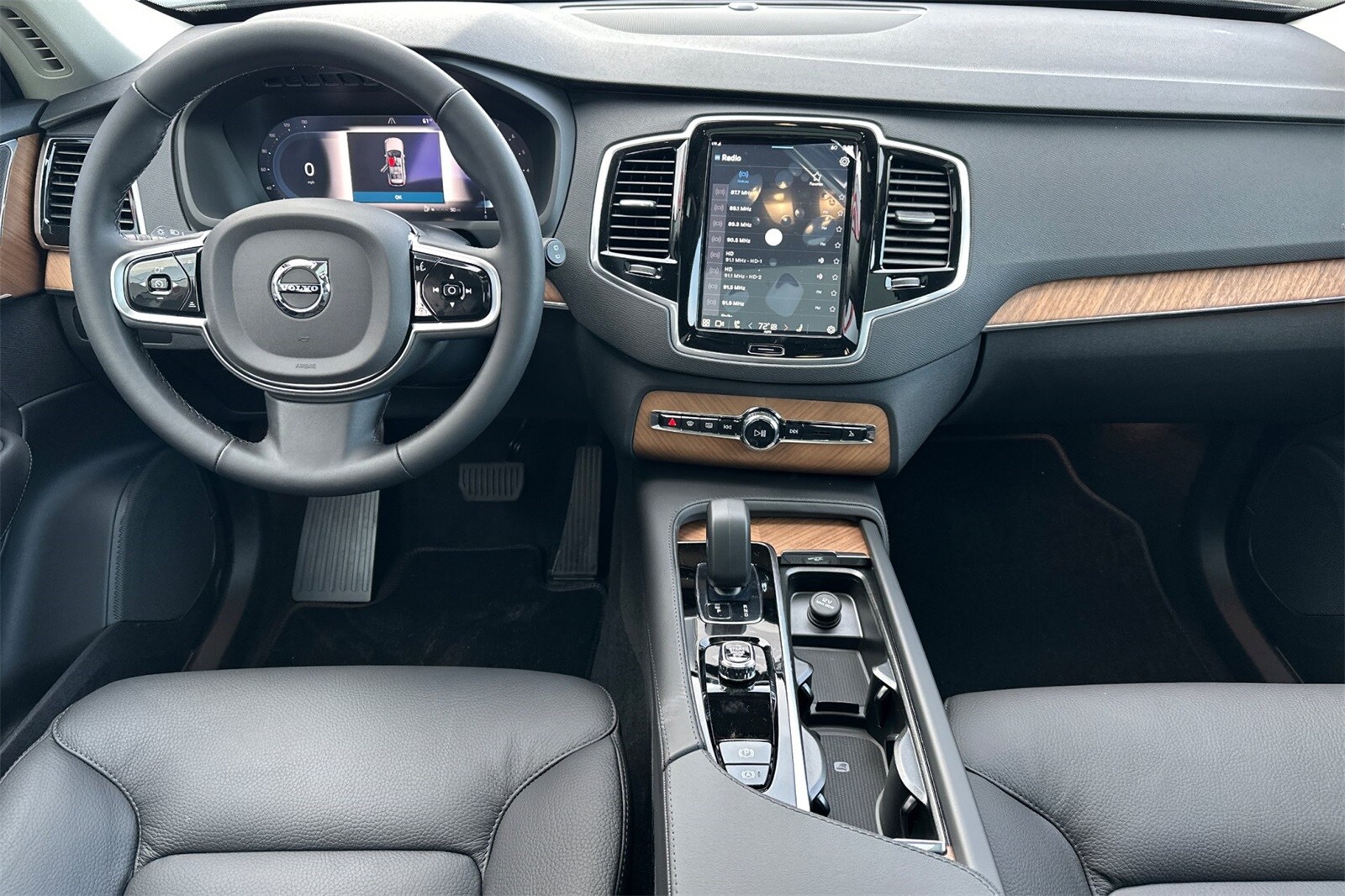 2025 Volvo XC90 Plus photo 3