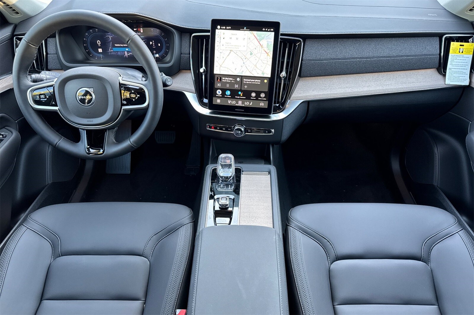 2025 Volvo XC90 Core photo 3