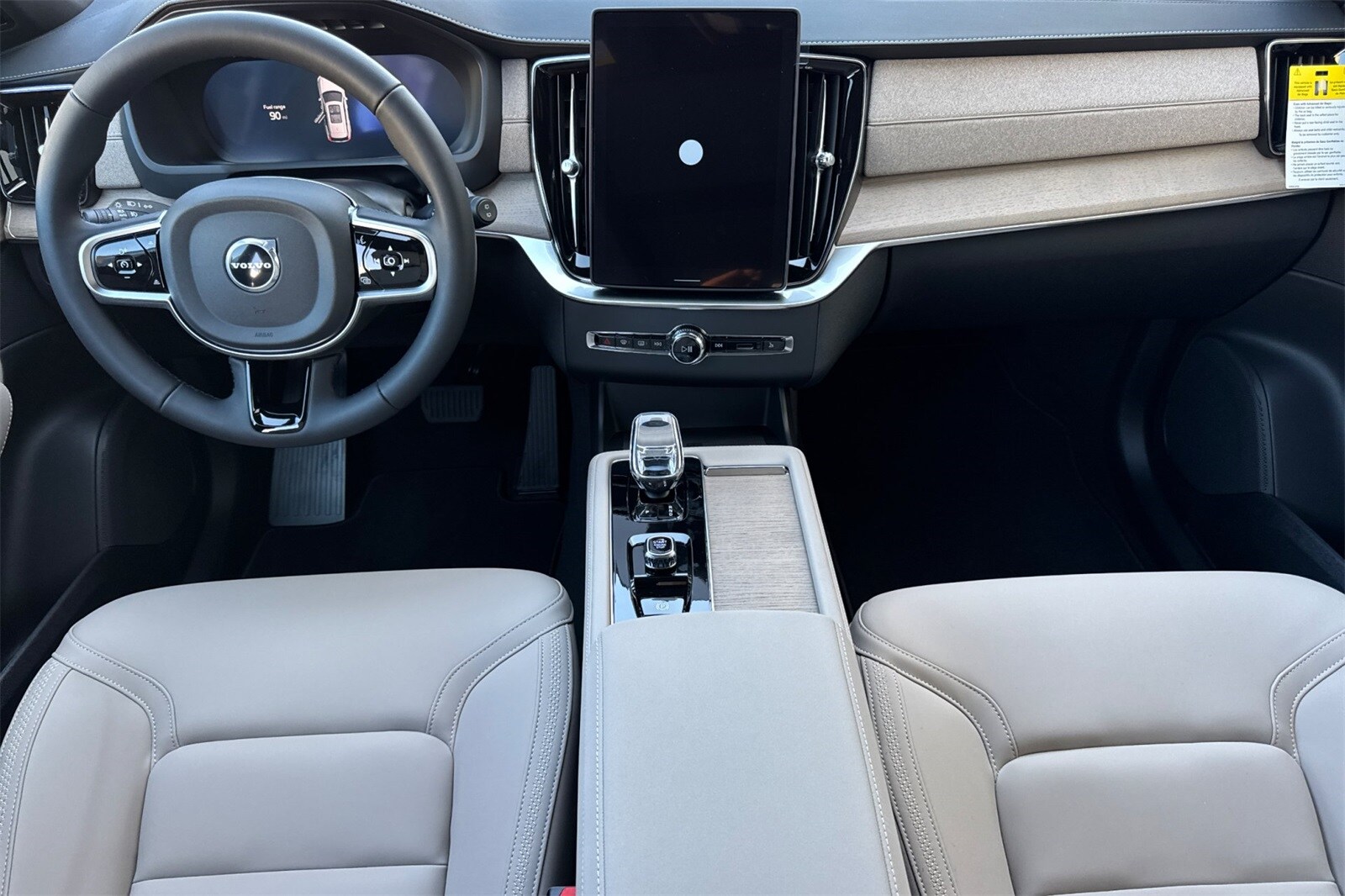 2026 Volvo XC90 B5 Plus photo 3