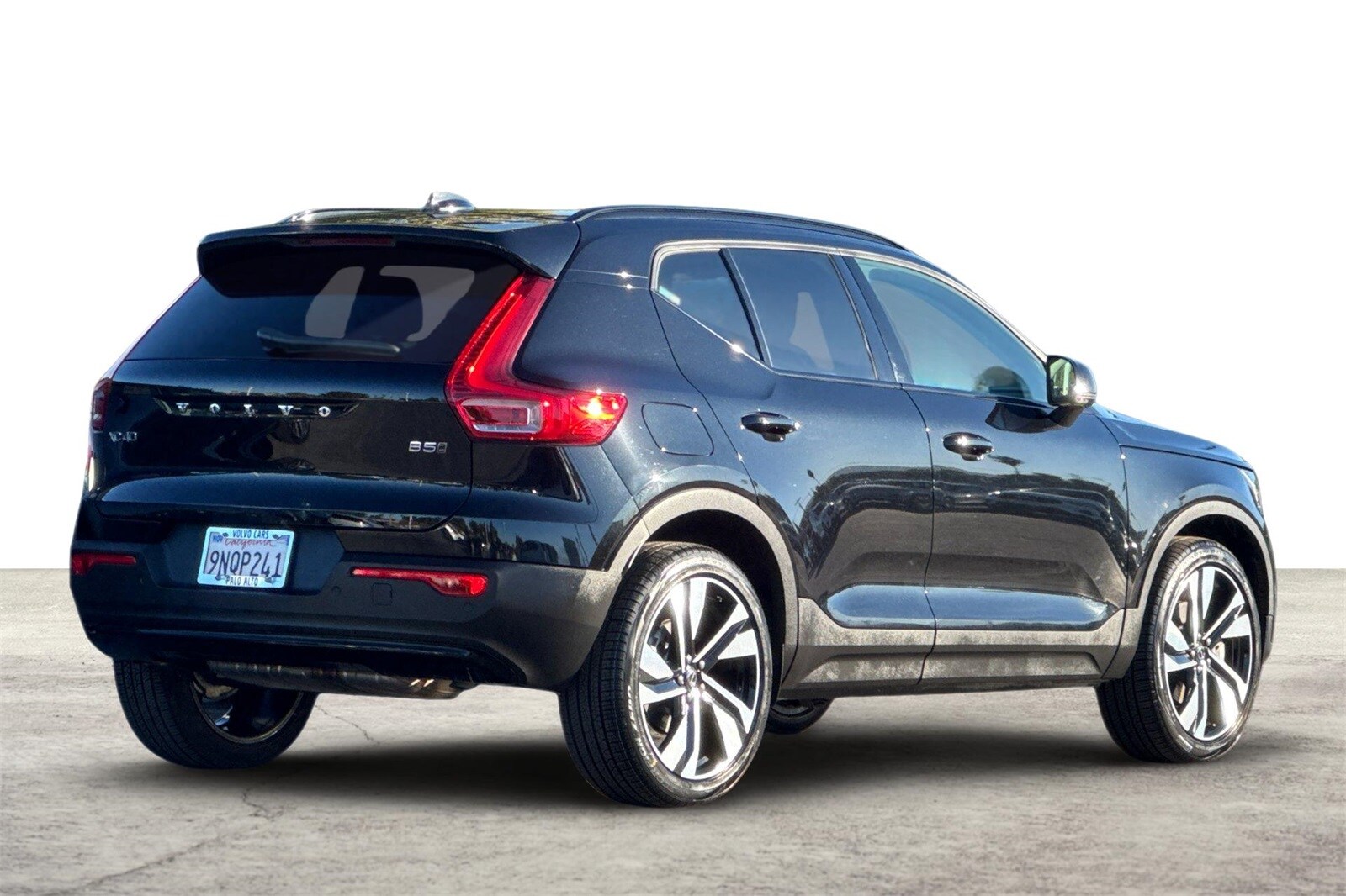 2025 Volvo XC40 Plus photo 3